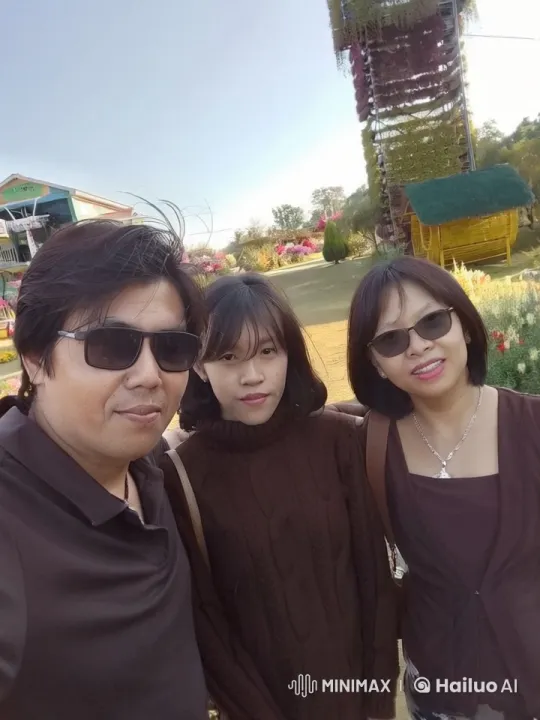 Joyful Play Battle in Vibrant Floral Setting – AI Generated Video | Hailuo AI