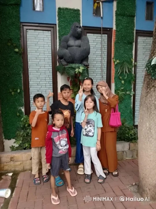 Children Perform Synchronized Kung Fu Before Faux Gorilla Statue – AI Generated Video | Hailuo AI
