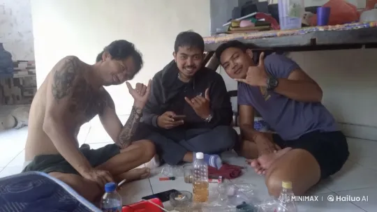 Three friends perform martial arts poses casually – AI Generated Video | Hailuo AI