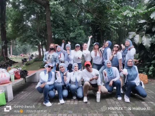 Friends Enjoy Outing with Playful Kungfu in Lush Greenery – AI Generated Video | Hailuo AI