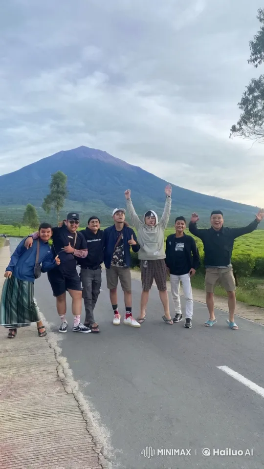 Friends Perform Kung Fu Against Mountainous Backdrop – AI Generated Video | Hailuo AI