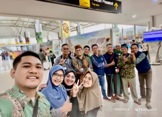 Chinese Martial Artists Perform in Bustling Airport Terminal – AI Generated Video | Hailuo AI