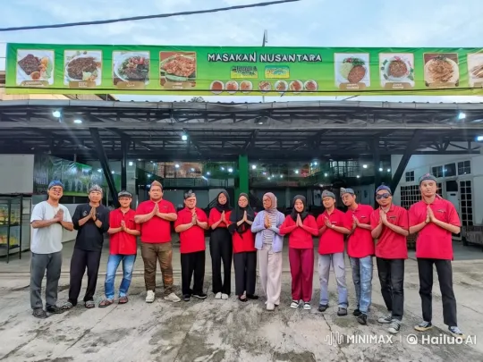 Kung Fu Demonstration in Front of Masakan Nusantara – AI Generated Video | Hailuo AI