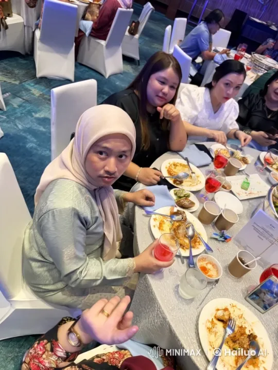 Traditional Kungfu Performance Enlivens Dining Atmosphere – AI Generated Video | Hailuo AI