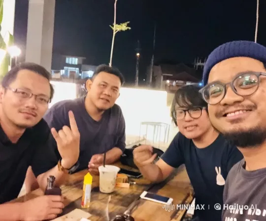 Outdoor Café Kung Fu Display with Friends – AI Generated Video | Hailuo AI