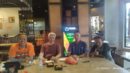 Martial Artist Amazes Cafeteria Patrons with Kungfu Skills – AI Generated Video | Hailuo AI