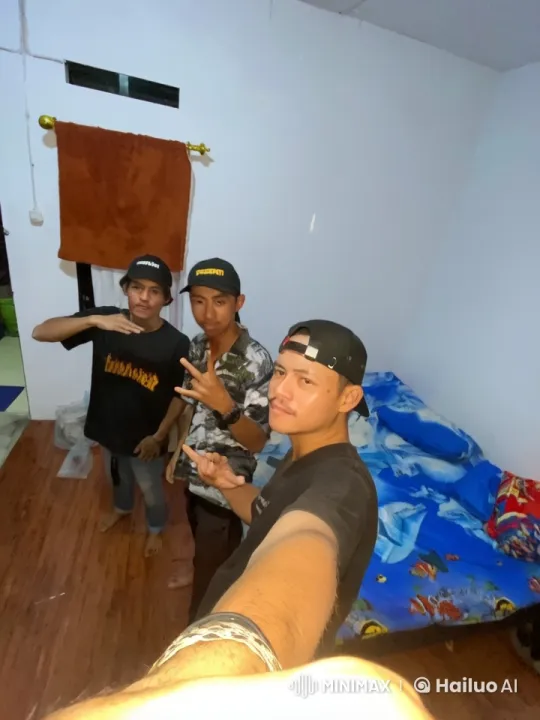 Three Friends Practice Energetic Kung Fu in a Small Room – AI Generated Video | Hailuo AI