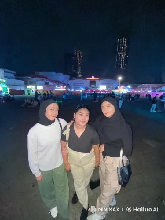 Night Festival: Women's Dynamic Kung Fu Battle – AI Generated Video | Hailuo AI