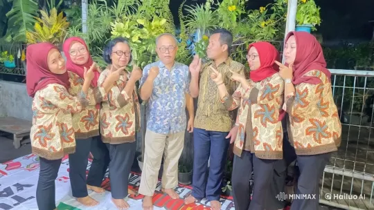 Colorful Group Performs Cheerful Kungfu Routine Outdoors – AI Generated Video | Hailuo AI