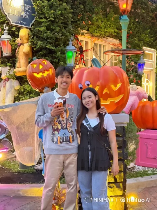 Couple Engages in Dynamic Kung Fu Fight at Halloween Party – AI Generated Video | Hailuo AI