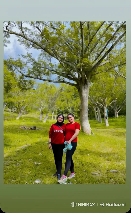 Women Display Synchronized Kung Fu in Scenic Park – AI Generated Video | Hailuo AI