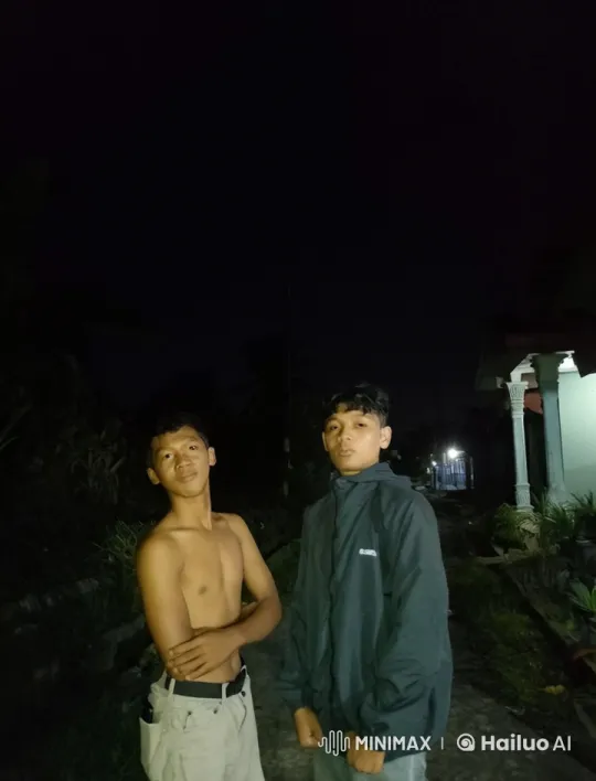 Nighttime Kungfu Fight Scene on Dimly Lit Path – AI Generated Video | Hailuo AI