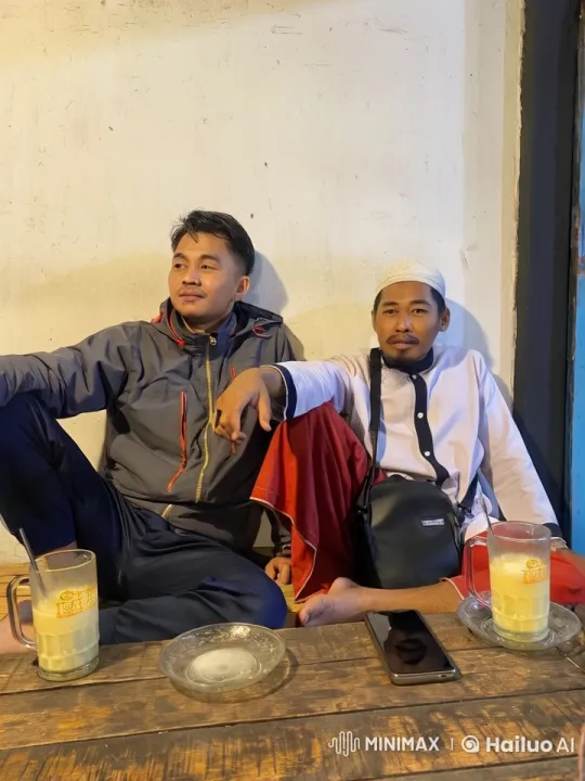 Rustic Setting: Two Individuals Practicing Kung Fu – AI Generated Video | Hailuo AI