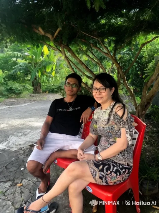 Casual Duo Practicing Kung Fu in Lush Surroundings – AI Generated Video | Hailuo AI
