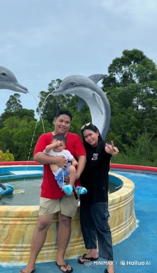 Family Enjoying Kungfu Display by Decorative Fountain – AI Generated Video | Hailuo AI