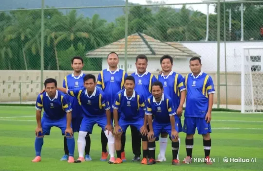 Soccer Team Practices Chinese Kungfu on Green Field – AI Generated Video | Hailuo AI