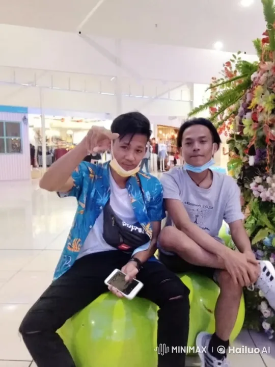 Young Man Performs Kungfu in Shopping Mall – AI Generated Video | Hailuo AI