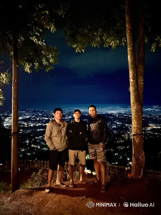 Nighttime Kungfu and Acrobatics Showcased in Cityscape – AI Generated Video | Hailuo AI