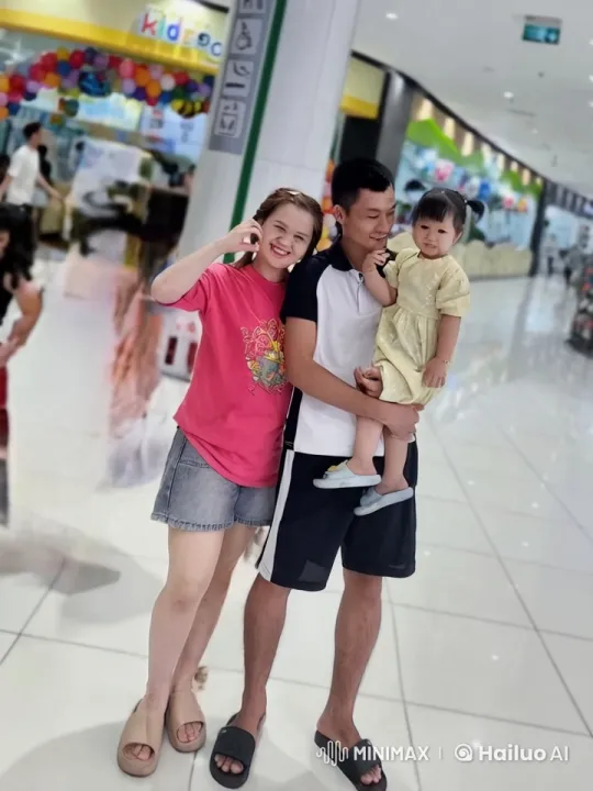Combat Training in Bustling Shopping Mall – AI Generated Video | Hailuo AI