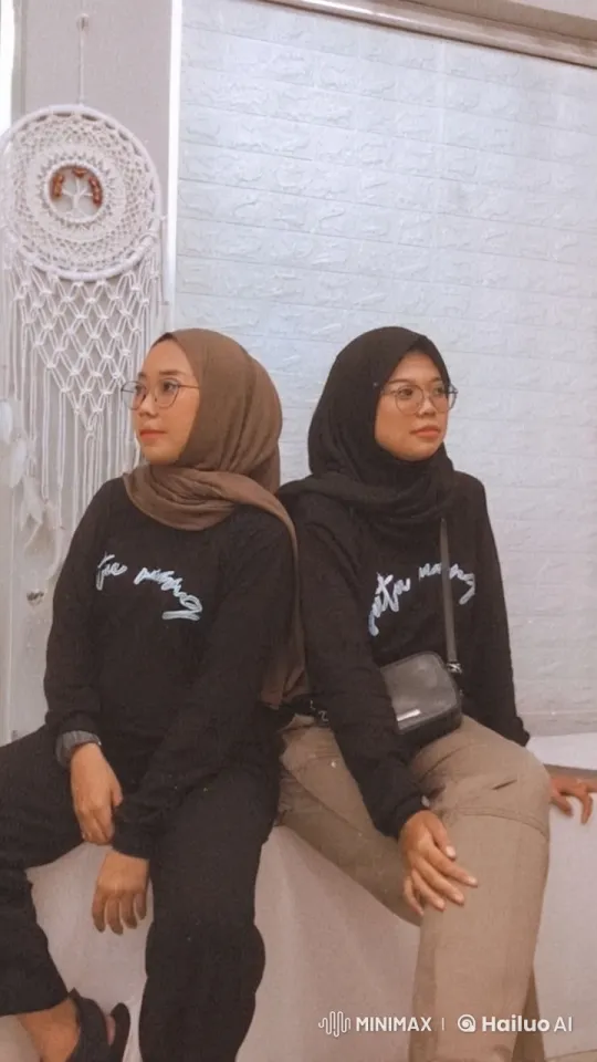 Women Perform Synchronized Kung Fu Routine – AI Generated Video | Hailuo AI