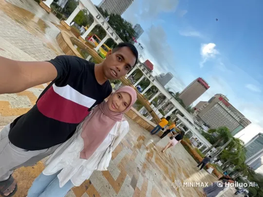 Couple Performs Synchronized Kung Fu in Bustling Plaza – AI Generated Video | Hailuo AI