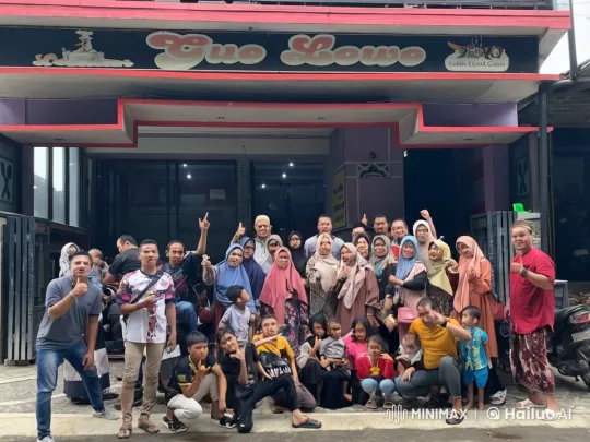 Cue Lowo: Martial Arts Display in Front of Restaurant – AI Generated Video | Hailuo AI