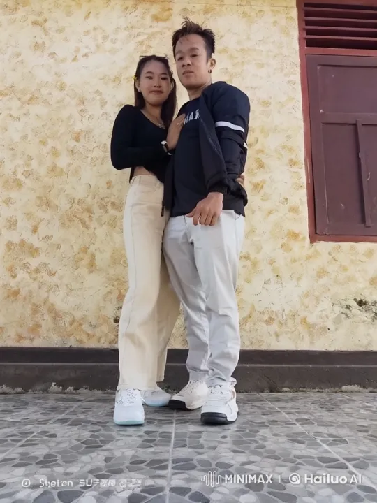 Couples Practicing Kung Fu in Martial Stance – AI Generated Video | Hailuo AI