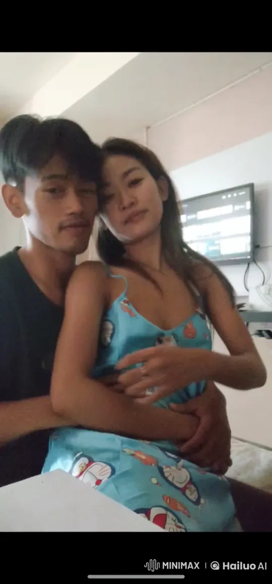 Couple's Intense Kung Fu Fight in Cozy Room – AI Generated Video | Hailuo AI