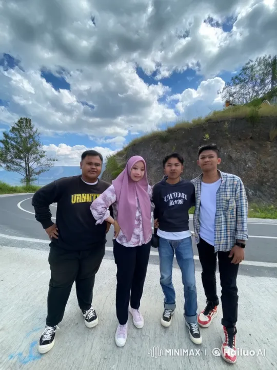 Friends Practice Kung Fu in Scenic Surroundings – AI Generated Video | Hailuo AI