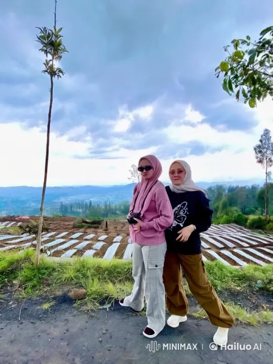 Women Practicing Kungfu in Scenic Countryside – AI Generated Video | Hailuo AI