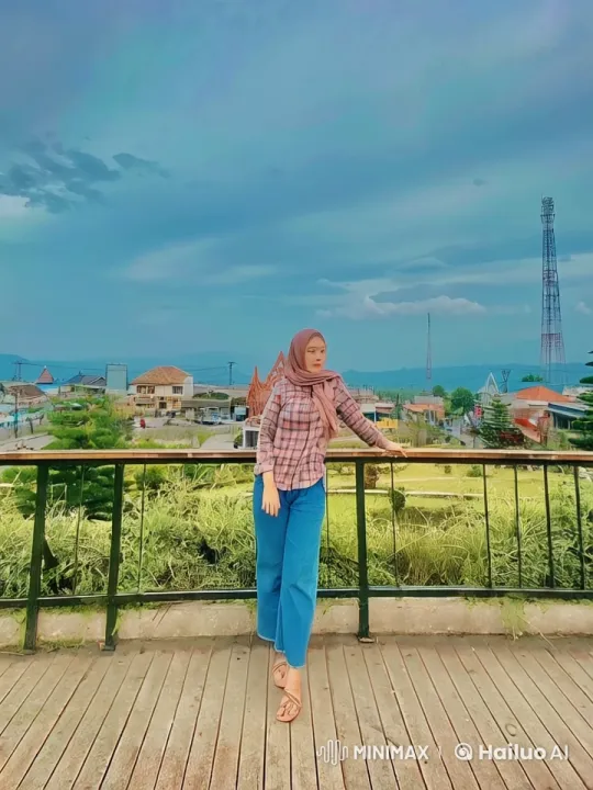 Woman Performs Wing Chun and Jaipong Dance Fusion – AI Generated Video | Hailuo AI