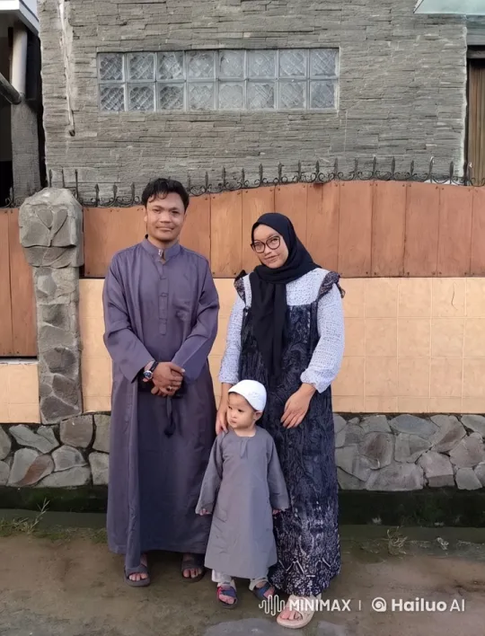 Family Performs Dynamic Kungfu in Front of Stone Fence – AI Generated Video | Hailuo AI