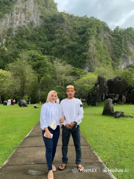 Couple Transforms into Kungfu Warriors in Scenic Cliffside Setting – AI Generated Video | Hailuo AI