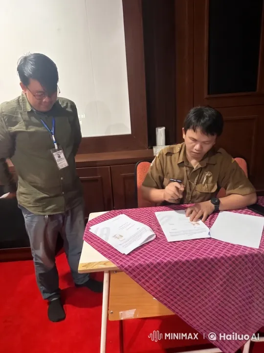 Man Practices and Fights Kungfu in Wooden-Room Setting – AI Generated Video | Hailuo AI