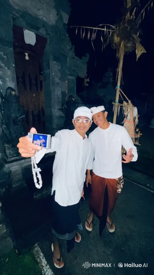 Nighttime Kungfu Display at Ancient Temple Gate – AI Generated Video | Hailuo AI
