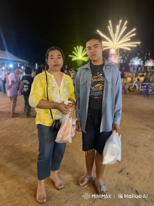 Night Market Kung Fu Display: Man and Woman Practicing Martial Arts – AI Generated Video | Hailuo AI