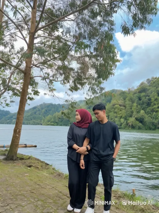 Lakeside Kungfu Display: Dynamic Wing Chun Sparring – AI Generated Video | Hailuo AI
