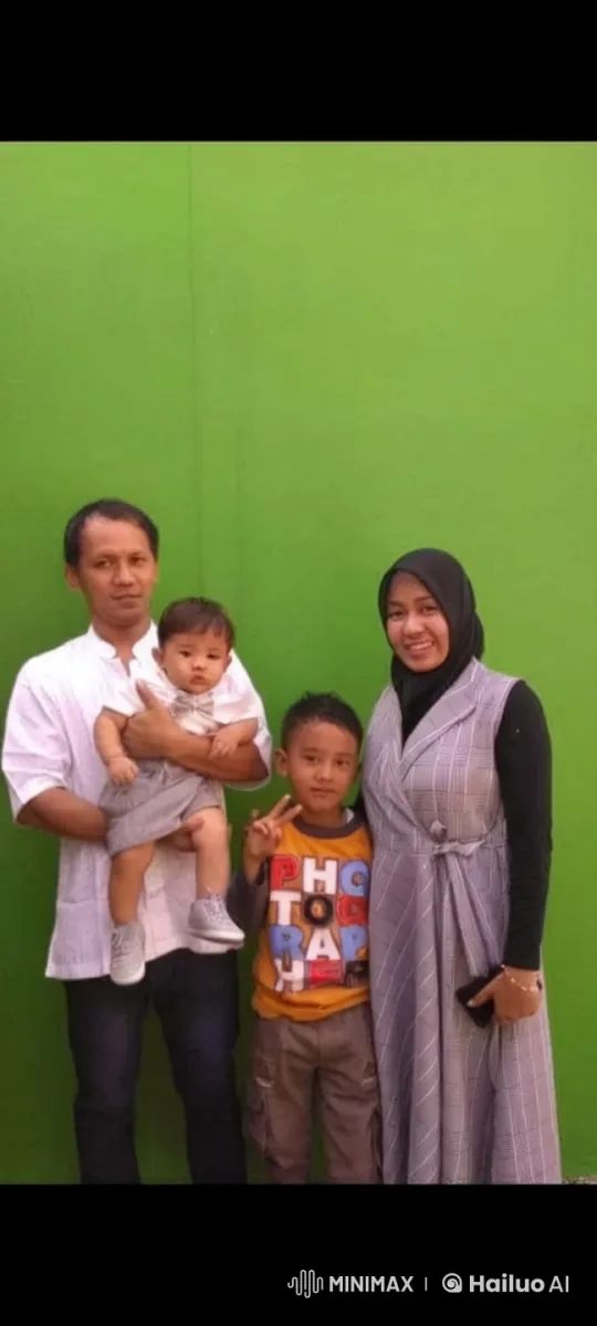 Family Poses and Child Shows Off Kung Fu Skills – AI Generated Video | Hailuo AI
