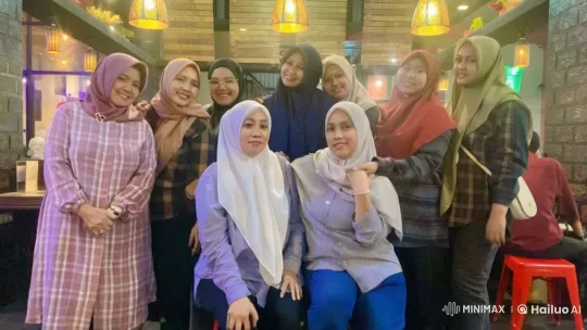 Women Perform Kung Fu in Café to 'Kungfu Fighting' Music – AI Generated Video | Hailuo AI