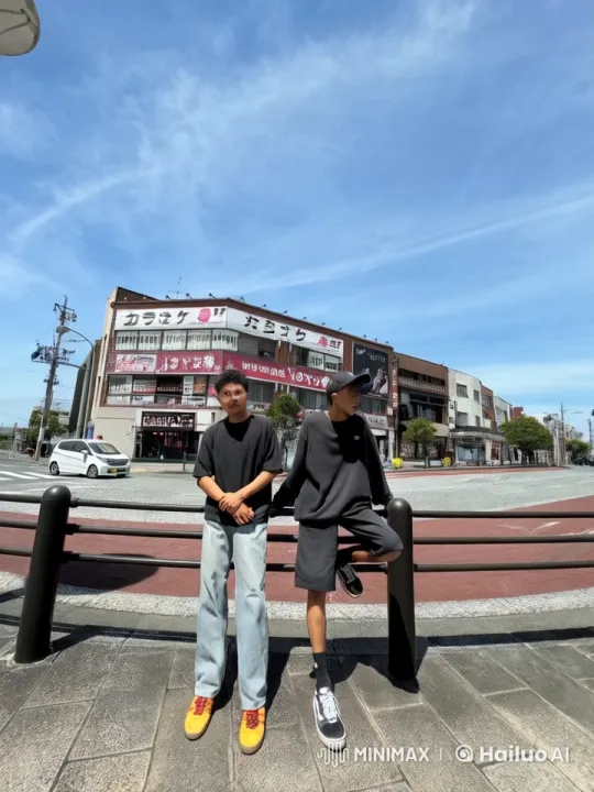 Kung Fu Masters Showcase Graceful Combat in Urban Setting – AI Generated Video | Hailuo AI