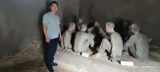 Martial Artist Showcases Skill Amidst Silent Prisoner Statues – AI Generated Video | Hailuo AI