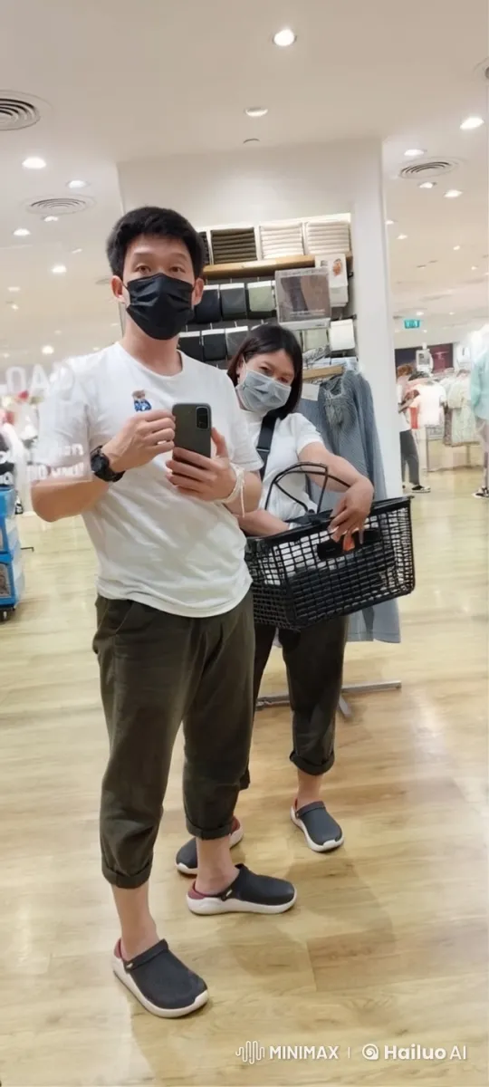 Martial Arts Display in Clothing Store – AI Generated Video | Hailuo AI