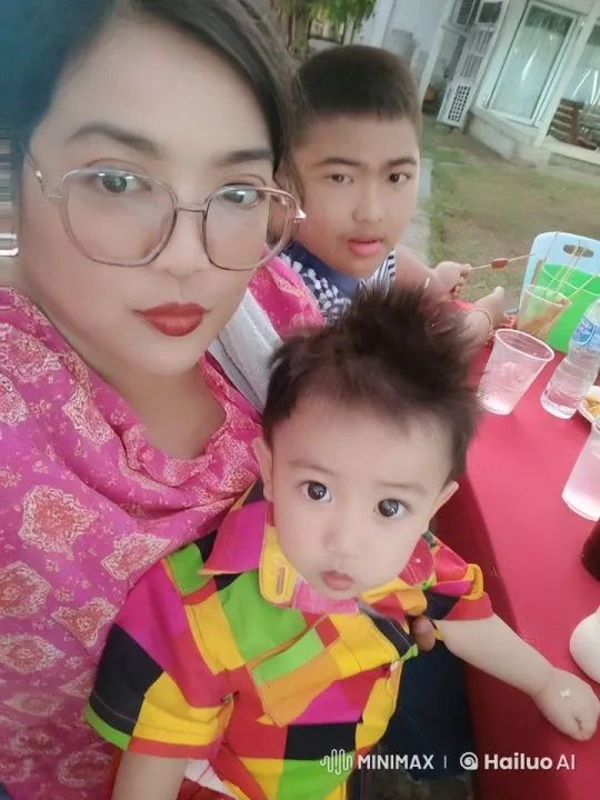 Child Enthusiastically Practices Kungfu in Backyard Setting – AI Generated Video | Hailuo AI
