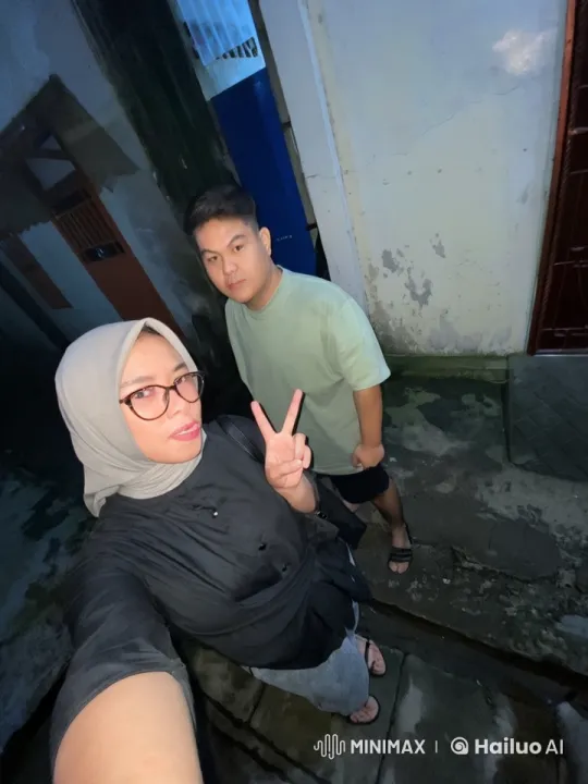 Traditional Kung Fu Display in Alleyway – AI Generated Video | Hailuo AI