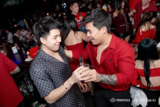 Stylish Men's Intense Live2D Fight in Bustling Bar Scene – AI Generated Video | Hailuo AI