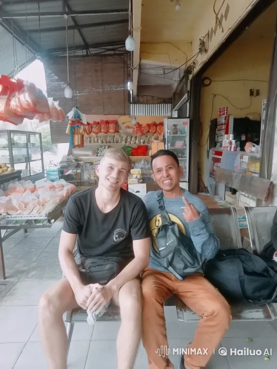 Kungfu Showdown in Bustling Marketplace – AI Generated Video | Hailuo AI