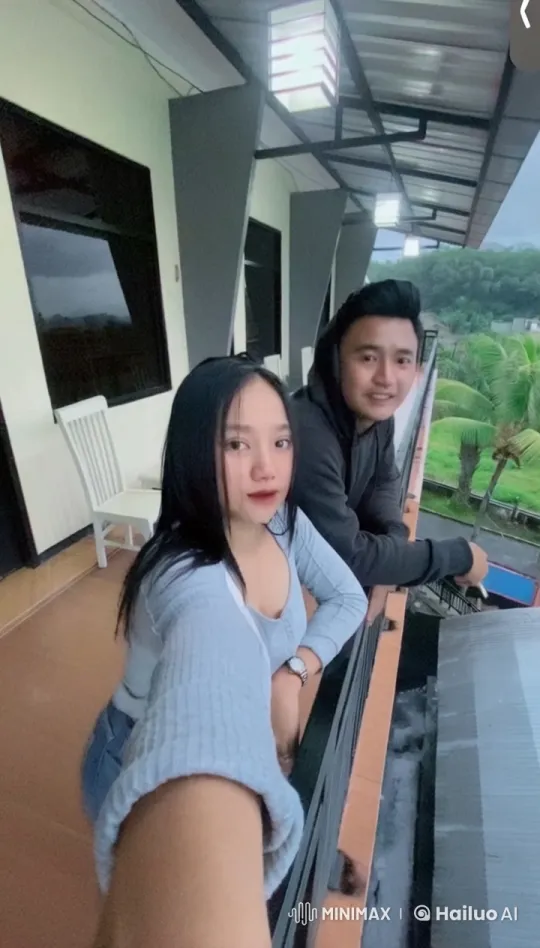 Kungfu Duel on Balcony: Wing Chun vs. Acrobatic Styles – AI Generated Video | Hailuo AI