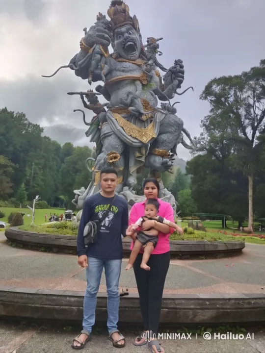 Warrior Deity Comes Alive in Park, Performs Kung Fu – AI Generated Video | Hailuo AI