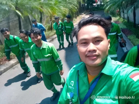 Workers in Green Overalls Practice Kung Fu in Lush Surroundings – AI Generated Video | Hailuo AI