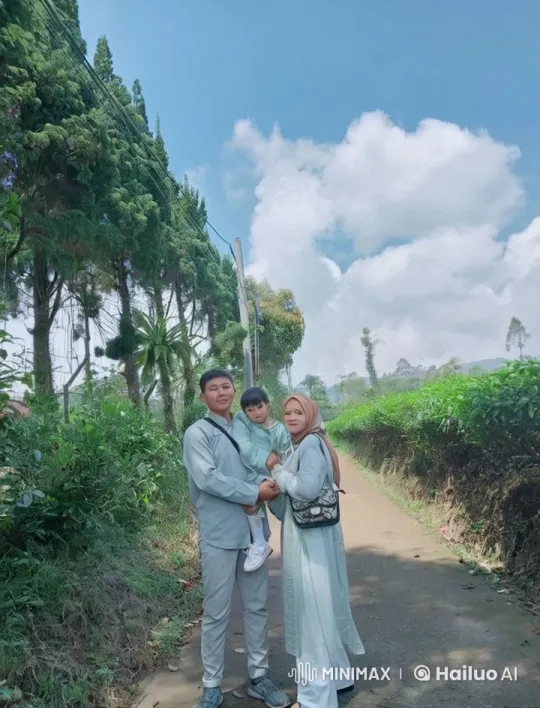 Family Enjoys Kung Fu Practice in Nature – AI Generated Video | Hailuo AI